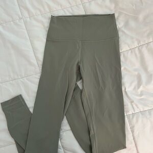 Lululemon Wunder Train 28” Leggings